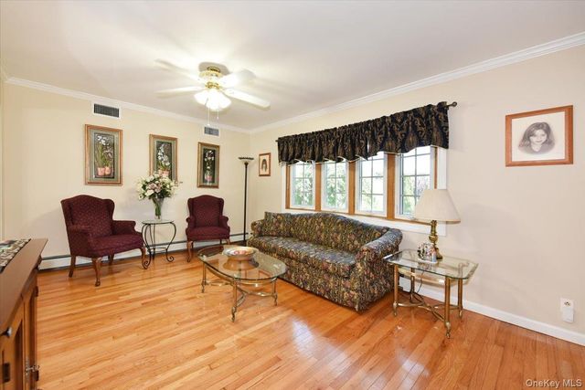 167 N Suffolk Avenue, Massapequa, NY 11758