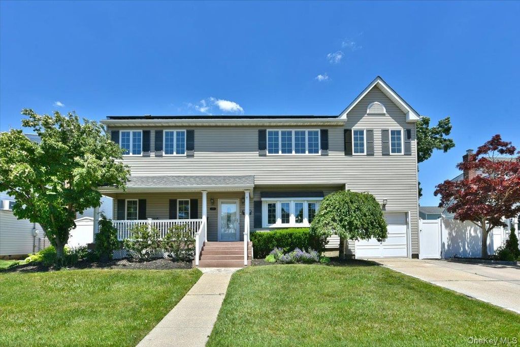167 N Suffolk Avenue, Massapequa, NY 11758