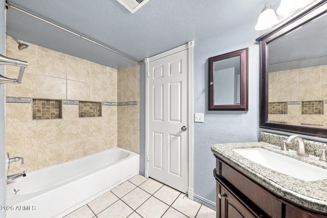6325 W HEARN Road, Glendale, AZ 85306