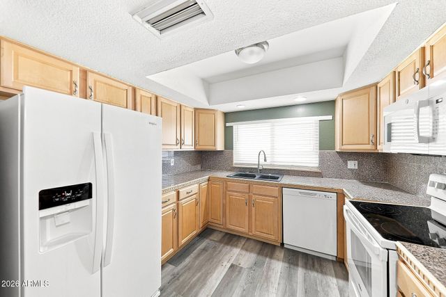 6325 W HEARN Road, Glendale, AZ 85306