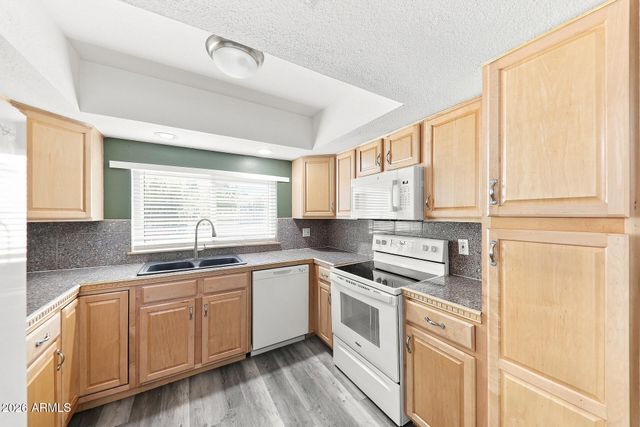 6325 W HEARN Road, Glendale, AZ 85306