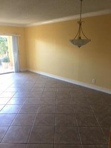 1040 Lake Shore Drive 104, West Palm Beach, FL 33403