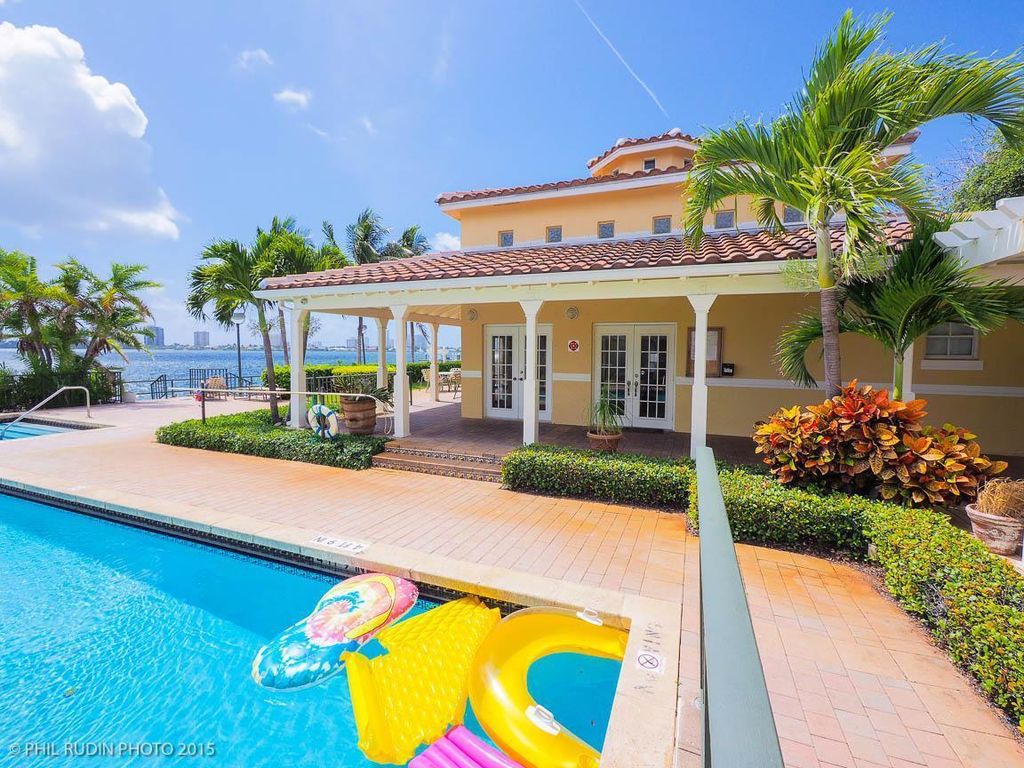 1040 Lake Shore Drive 104, West Palm Beach, FL 33403