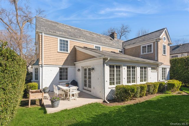 46 Wyatt Road, Garden City, NY 11530