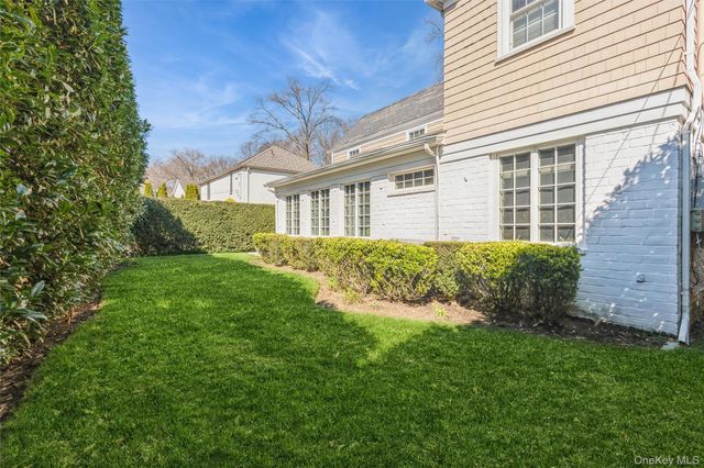 46 Wyatt Road, Garden City, NY 11530