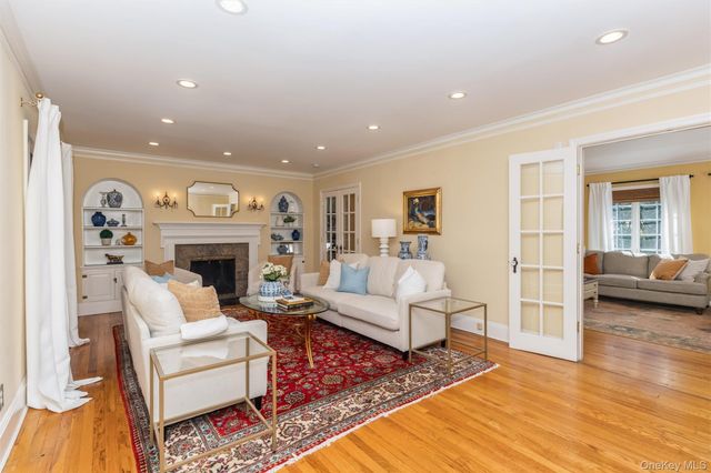 46 Wyatt Road, Garden City, NY 11530
