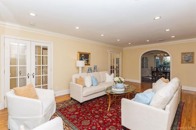 46 Wyatt Road, Garden City, NY 11530