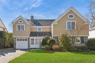 46 Wyatt Road, Garden City, NY 11530