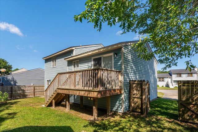 4950 Amberwood Lane, North Charleston, SC 29418