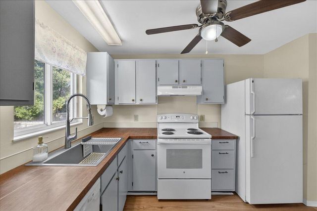 4950 Amberwood Lane, North Charleston, SC 29418