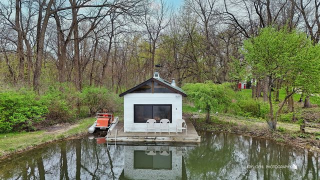 2214 MAIN STREET Road, Spring Grove, IL 60081