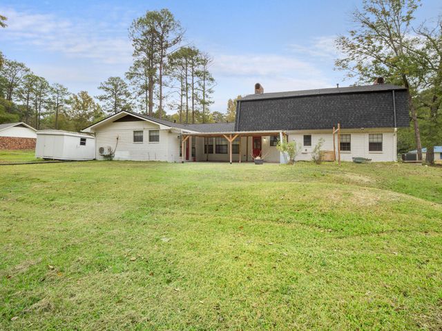176 Country Club Circle, Leesville, LA 71446