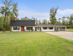 176 Country Club Circle, Leesville, LA 71446