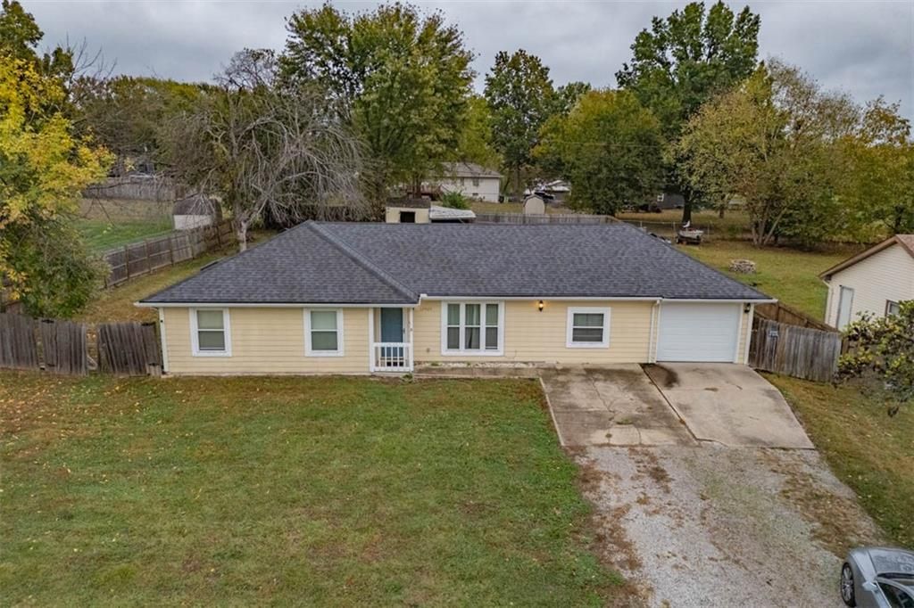 17405 S Benton Drive, Belton, MO 64012