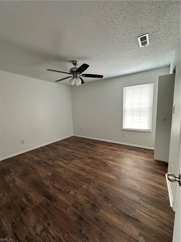 4251 Thalia Station CIR, Virginia Beach, VA 23452