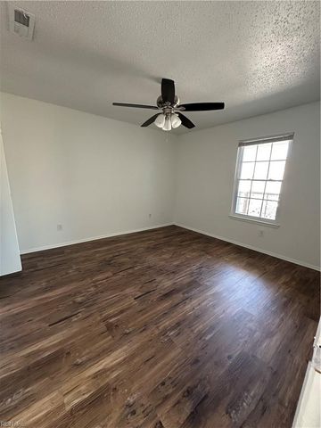 4251 Thalia Station CIR, Virginia Beach, VA 23452