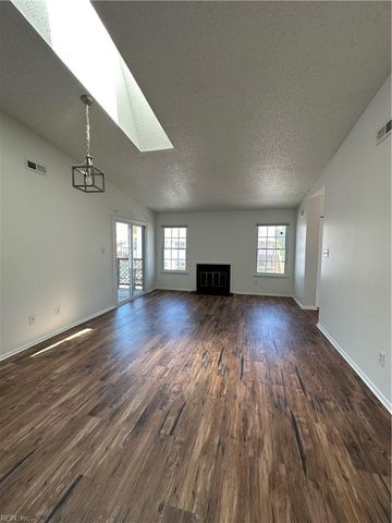 4251 Thalia Station CIR, Virginia Beach, VA 23452