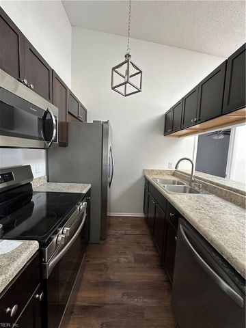 4251 Thalia Station CIR, Virginia Beach, VA 23452