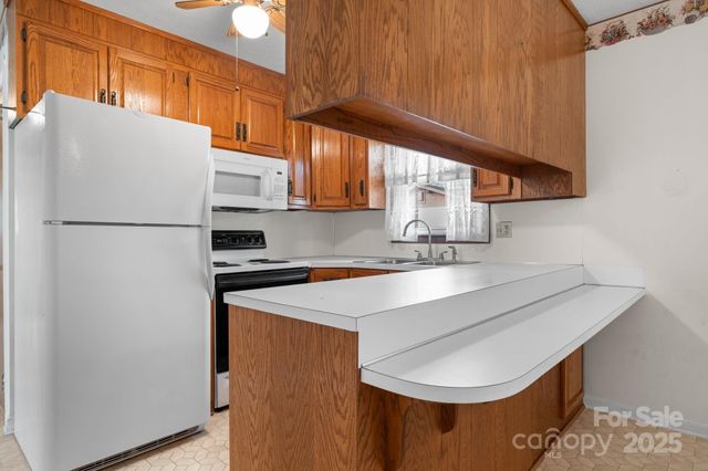 902 Greenwood Place, Lenoir, NC 28645