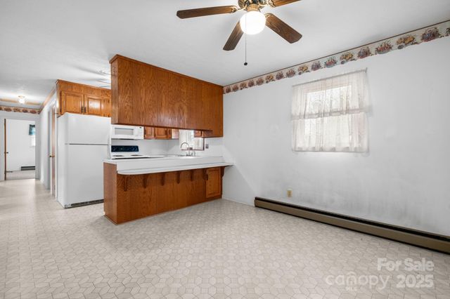 902 Greenwood Place, Lenoir, NC 28645