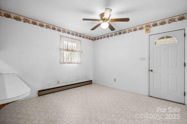 902 Greenwood Place, Lenoir, NC 28645