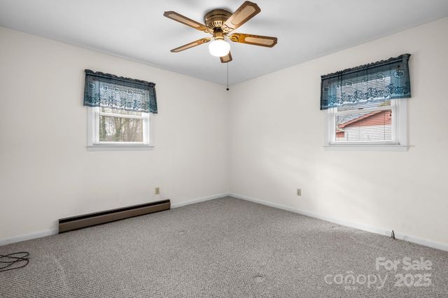 902 Greenwood Place, Lenoir, NC 28645