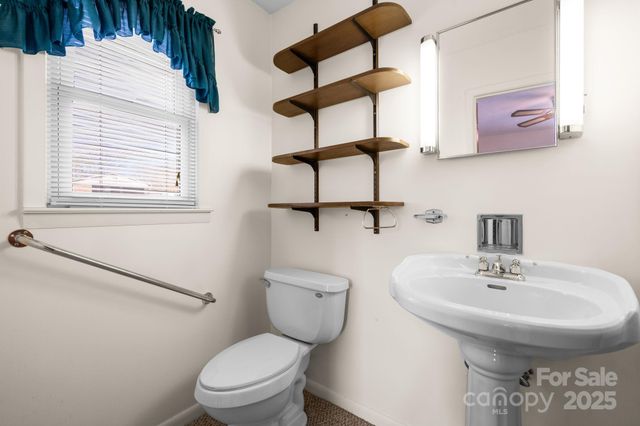 902 Greenwood Place, Lenoir, NC 28645