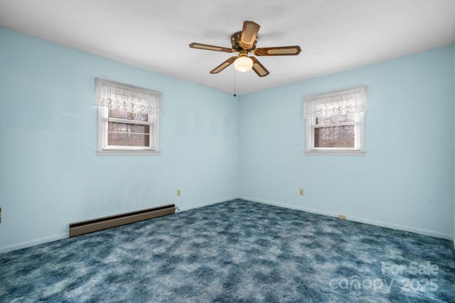 902 Greenwood Place, Lenoir, NC 28645