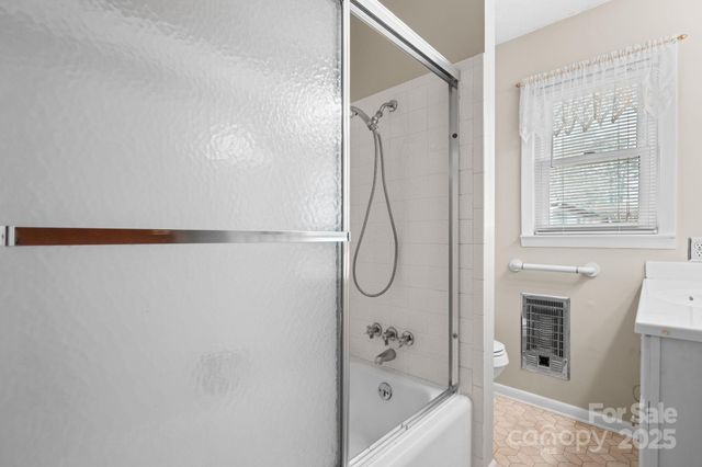 902 Greenwood Place, Lenoir, NC 28645