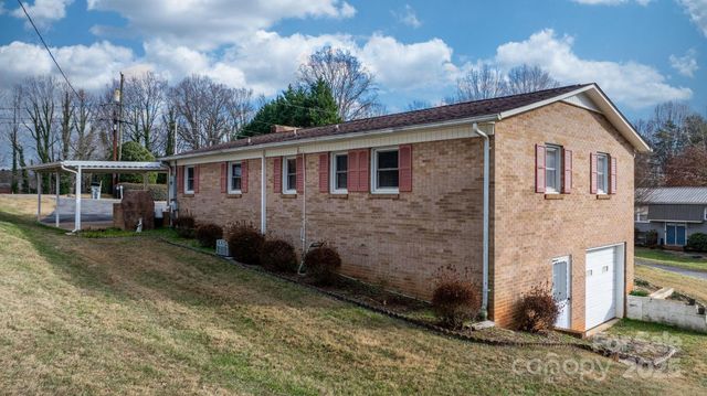 902 Greenwood Place, Lenoir, NC 28645