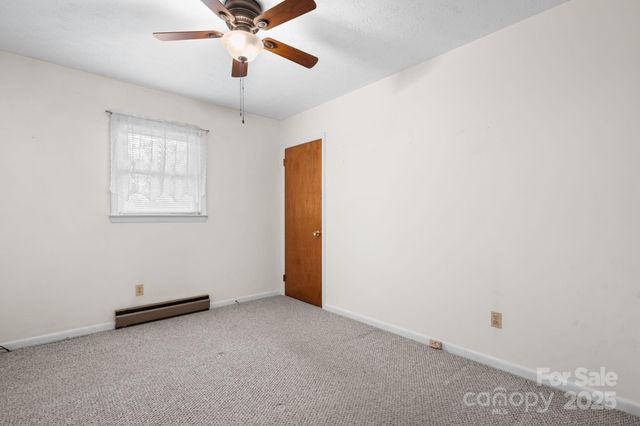 902 Greenwood Place, Lenoir, NC 28645