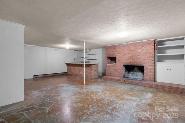 902 Greenwood Place, Lenoir, NC 28645