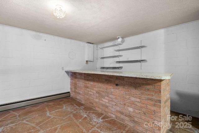 902 Greenwood Place, Lenoir, NC 28645