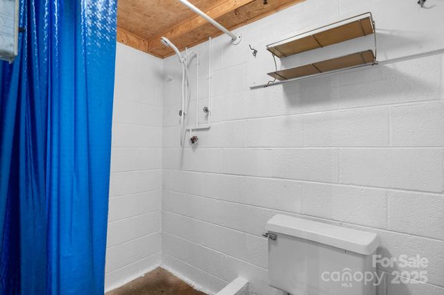 902 Greenwood Place, Lenoir, NC 28645