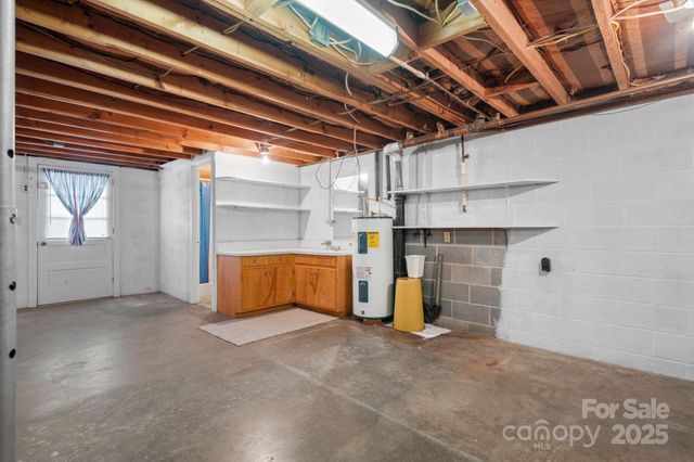 902 Greenwood Place, Lenoir, NC 28645