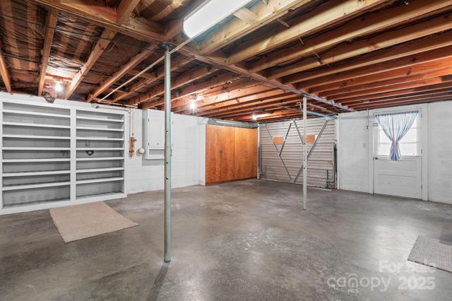 902 Greenwood Place, Lenoir, NC 28645