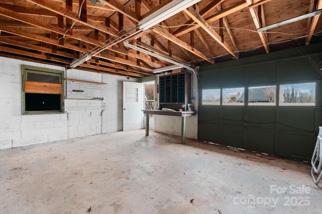 902 Greenwood Place, Lenoir, NC 28645