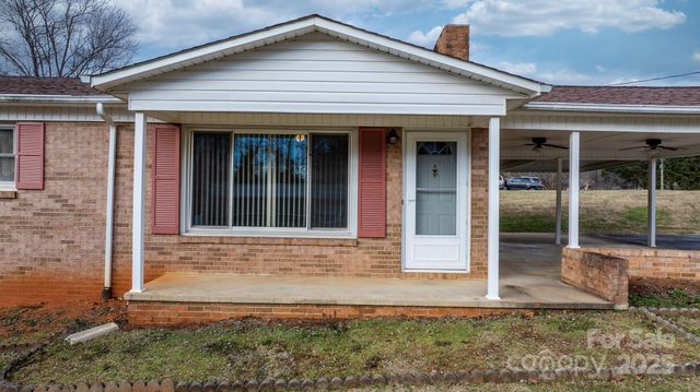 902 Greenwood Place, Lenoir, NC 28645