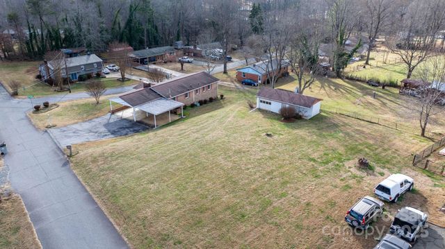 902 Greenwood Place, Lenoir, NC 28645