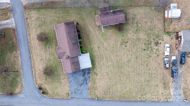 902 Greenwood Place, Lenoir, NC 28645