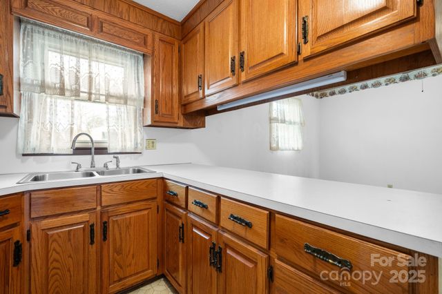 902 Greenwood Place, Lenoir, NC 28645