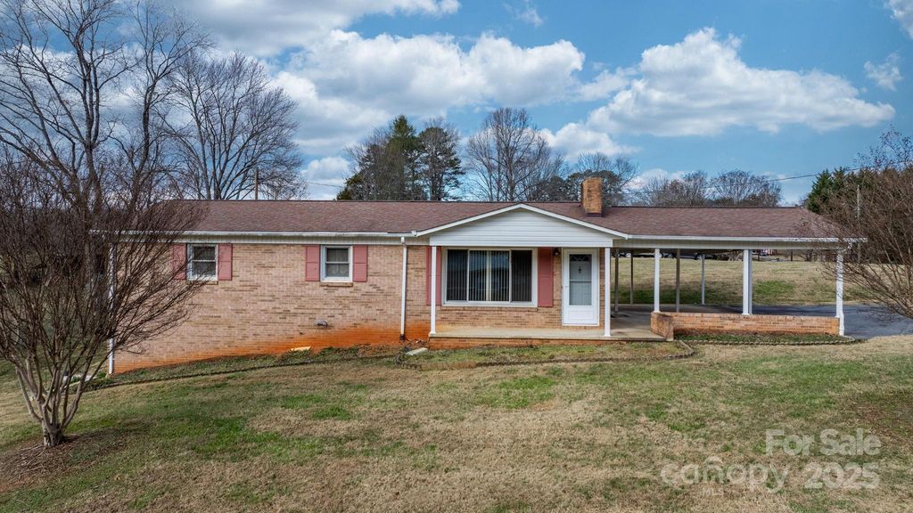 902 Greenwood Place, Lenoir, NC 28645