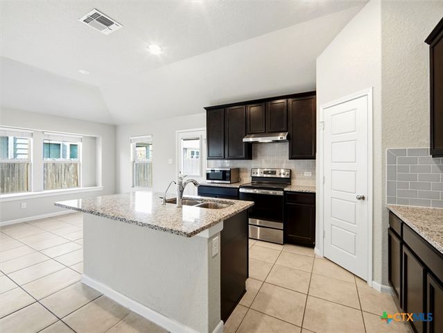 1132 Amber Lake, Seguin, TX 78155