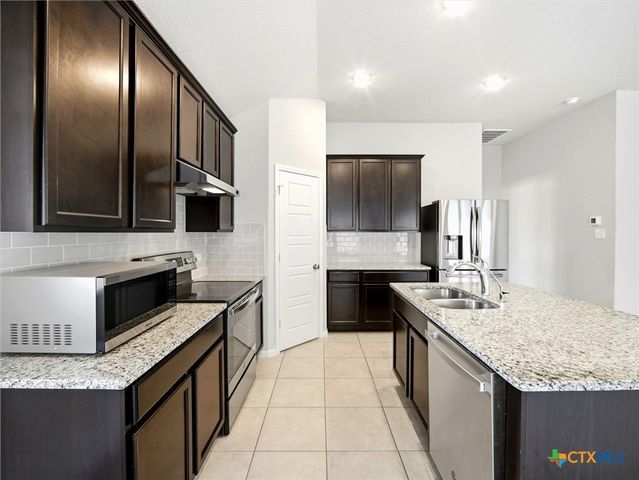 1132 Amber Lake, Seguin, TX 78155