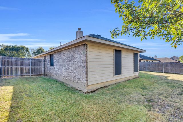 203 Cheyenne Trail, Alvarado, TX 76009