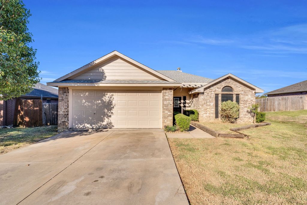 203 Cheyenne Trail, Alvarado, TX 76009