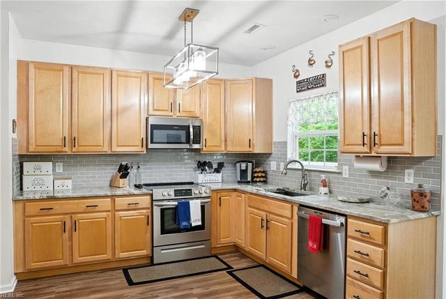 205 Deanes Station RD, Suffolk, VA 23435