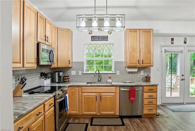 205 Deanes Station RD, Suffolk, VA 23435