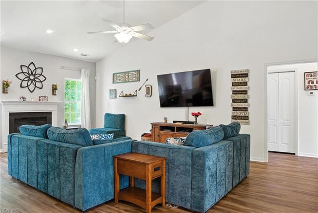 205 Deanes Station RD, Suffolk, VA 23435