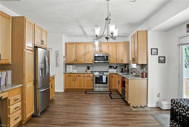 205 Deanes Station RD, Suffolk, VA 23435
